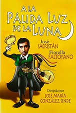 A la pálida luz de la luna